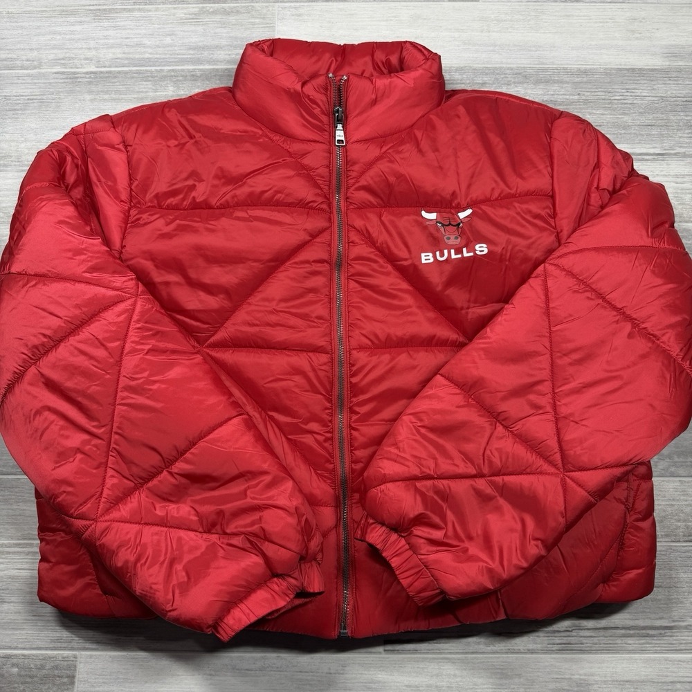 Chicago Bulls Wear by Erin Andrews Full Zip Cropped WomenPuffer Jacket Size 2XL